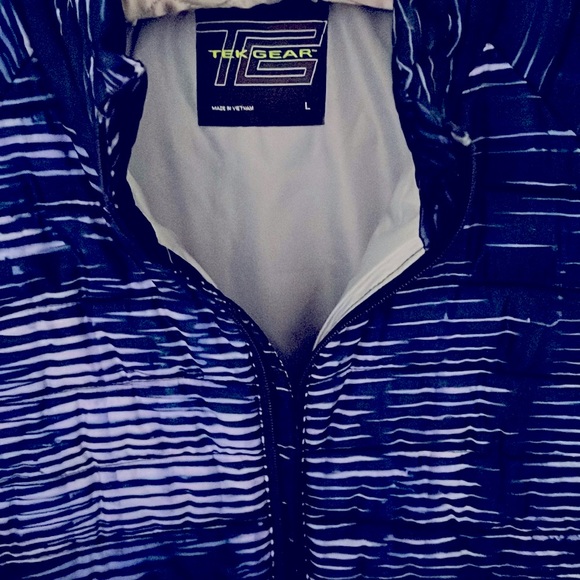 Tek Gear Women’s Puffer Jacket Size L full zip front Color Dark blue/pur… - Picture 4 of 5